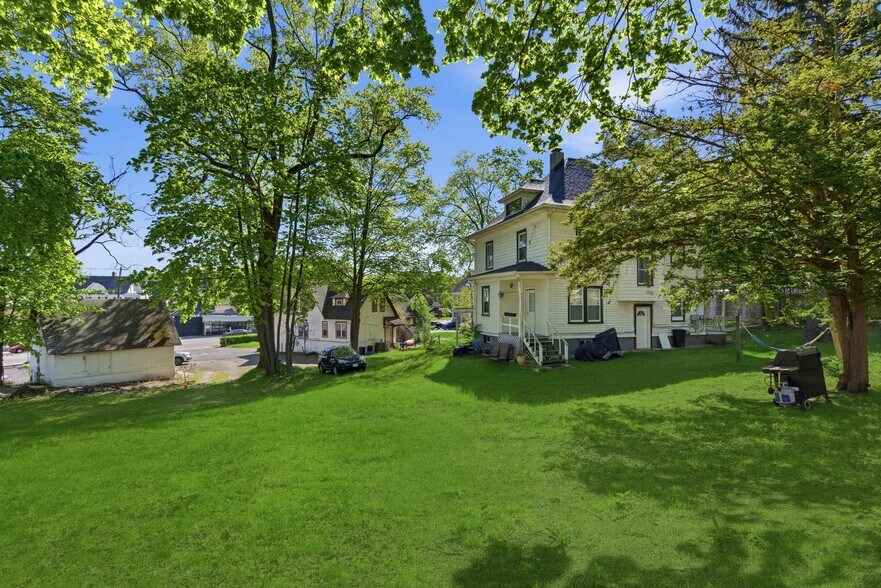 More Photos Of 17 Crescent Dr, Huntington Multifamily For Sale