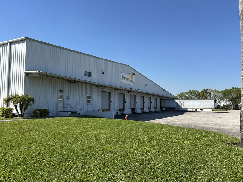 More Photos Of 625 66th Ave SW, Vero Beach Manufacturing For Sale