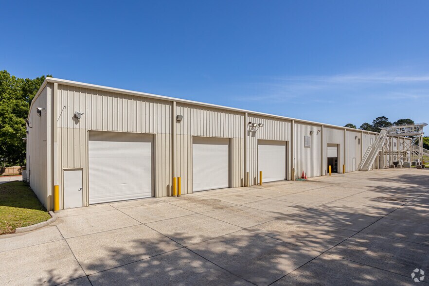 More Photos Of 730 E Kaliste Saloom Rd, Lafayette Distribution For Lease