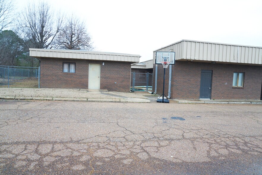 More Photos Of 309 S Scott St, Senatobia General Retail For Sale