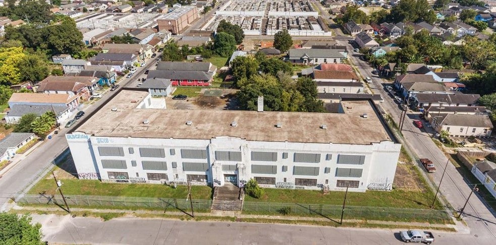 Primary Photo Of 1301 Clouet St, New Orleans Schools For Sale