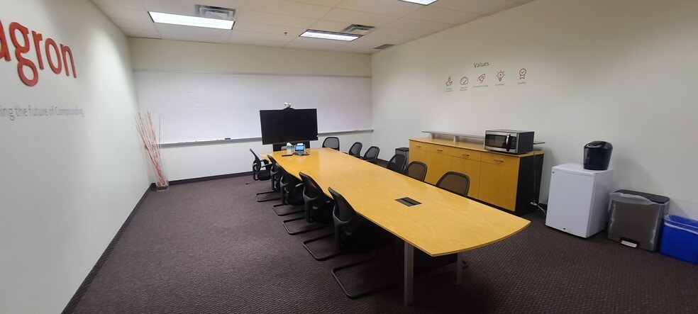 More Photos Of 2400 Pilot Knob Rd, Mendota Heights Light Manufacturing For Lease