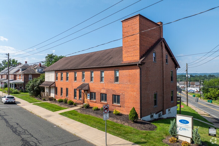 Primary Photo Of 437 Dotts St, Pennsburg Office For Lease