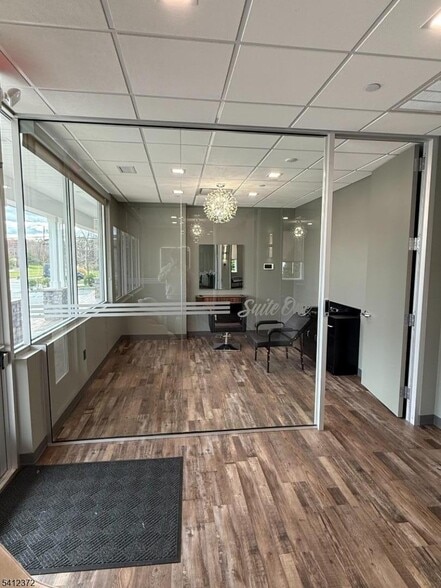 More Photos Of 44 Stiles Ln, Pinebrook Veterinarian Kennel For Lease