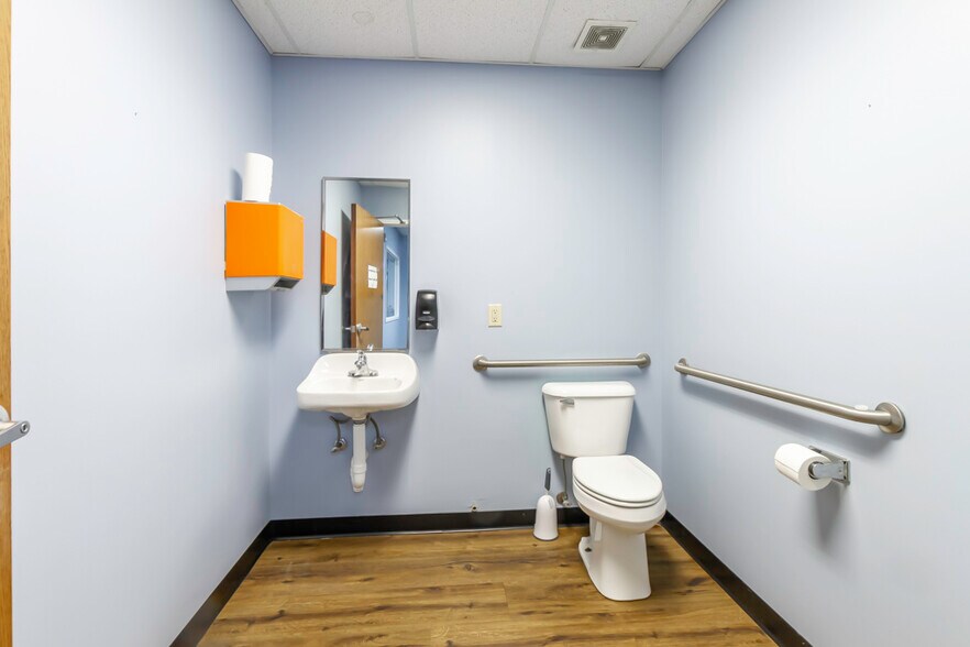 More Photos Of 2840 Mitthoeffer Pl, Indianapolis Warehouse For Sale