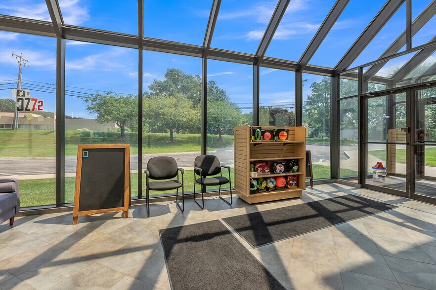 More Photos Of 45 Bartlett St, Marlborough Light Manufacturing For Lease