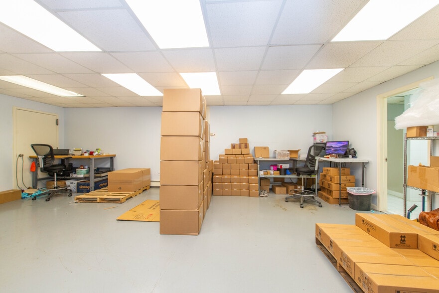 More Photos Of 148 Myer St, Hackensack Warehouse For Lease