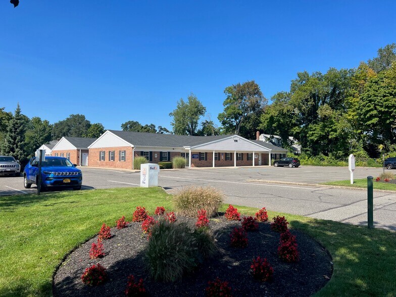 More Photos Of 518 E Main St, Riverhead Office For Sale