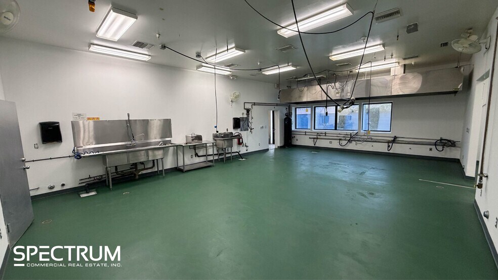 More Photos Of 15911 Arminta St, Van Nuys Manufacturing For Lease