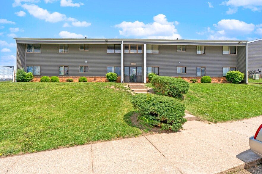 More Photos Of 7118 Hillandale Rd, Davenport Apartments For Sale