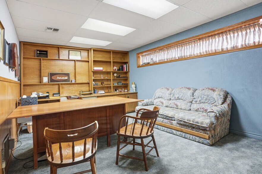 More Photos Of 115 N Jefferson Ave, Elk City Office For Sale