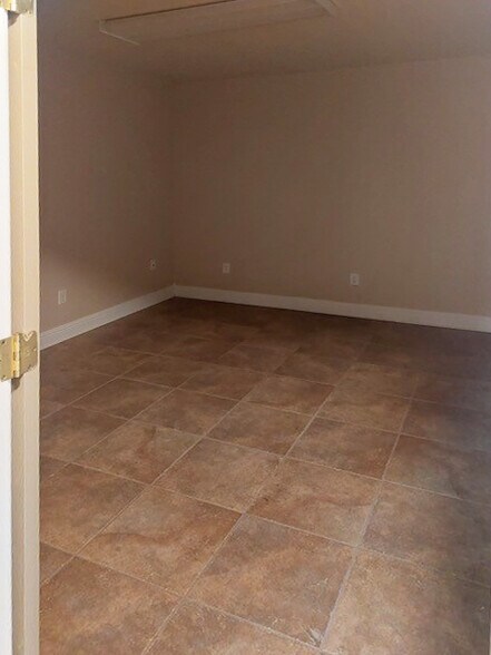 More Photos Of 5103 Estes Pky, Longview Self Storage For Lease