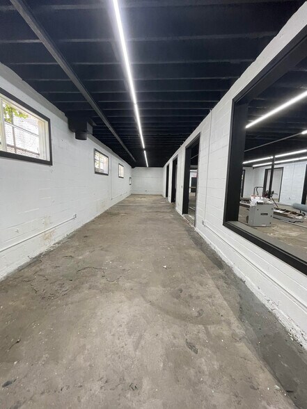 More Photos Of 792 SW Windsor St, Atlanta Warehouse For Lease