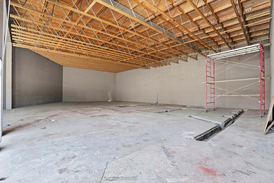More Photos Of 10926 Randall St, Sun Valley Warehouse For Lease