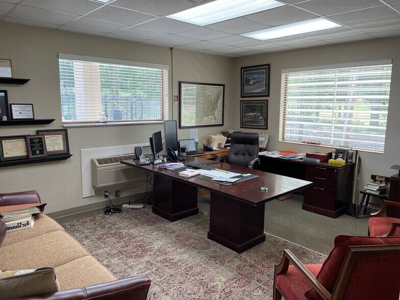 More Photos Of 5500 US-80, Jackson Manufacturing For Sale