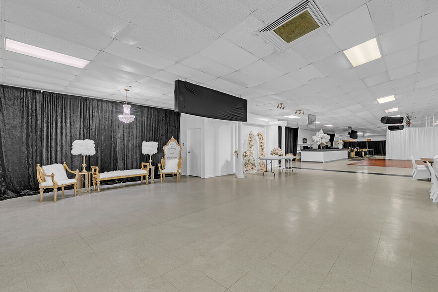 More Photos Of 227 E Mercury Blvd, Hampton General Retail For Sale