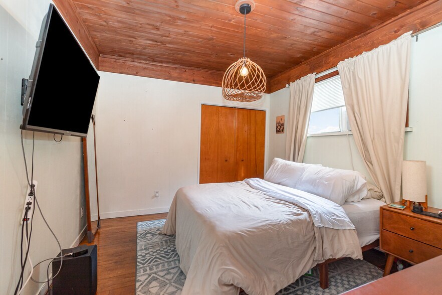 More Photos Of 134 Ashman St, Midland Restaurant For Sale