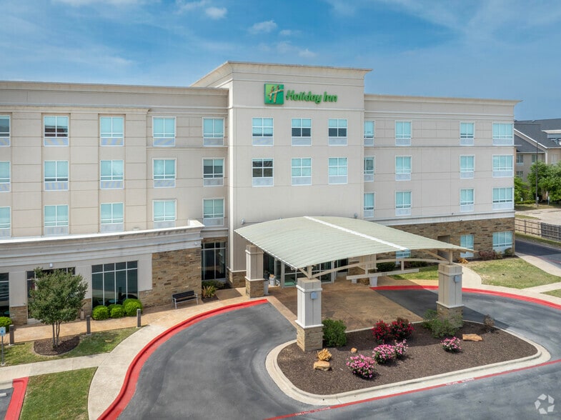 More Photos Of 300 E Central Texas Expy, Killeen Hotel For Sale