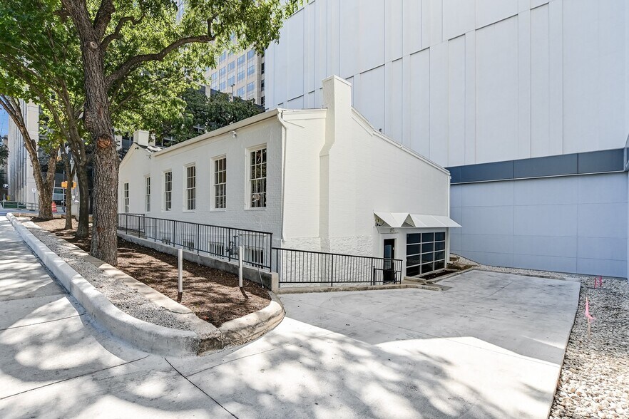 More Photos Of 610 Guadalupe St, Austin Office For Lease