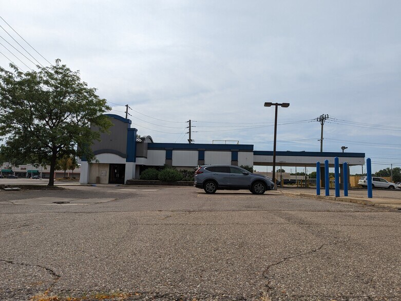 More Photos Of 2025 Rawsonville Rd, Belleville Bank For Lease