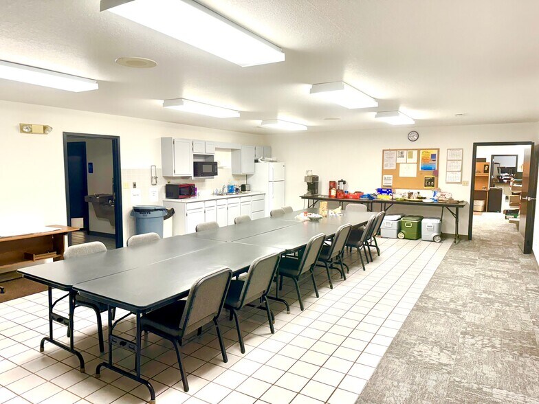 More Photos Of 808-810 Progress Dr, Farmington Office For Sale