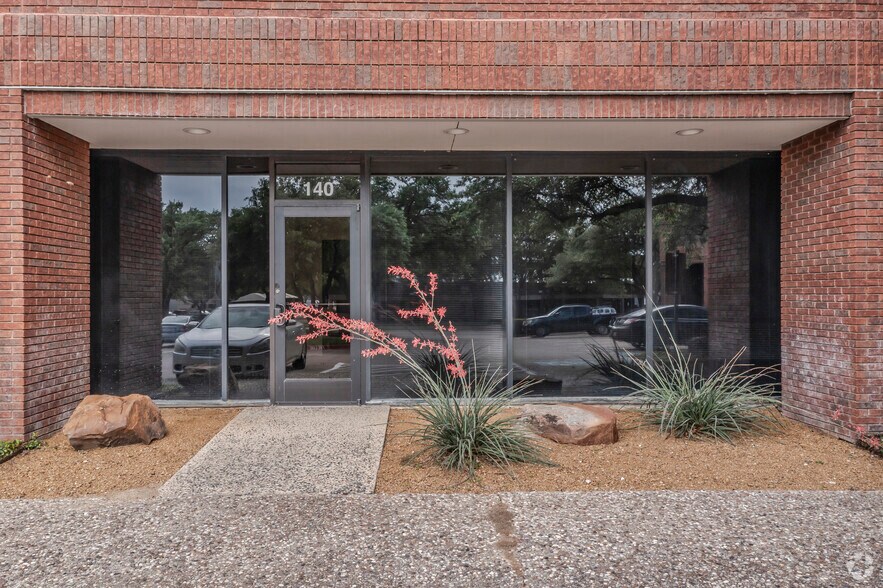 More Photos Of 850 E Arapaho Rd, Richardson Unknown For Lease