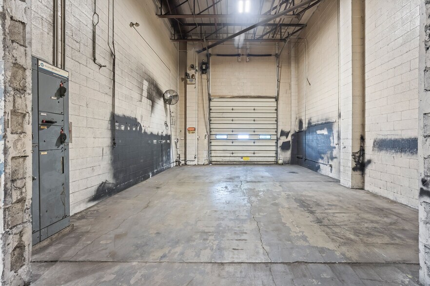 More Photos Of 1507 Willow St, Lebanon Warehouse For Sale