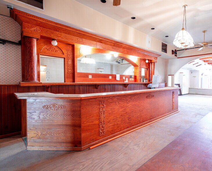 More Photos Of 317 Canal St, Lemont Restaurant For Lease