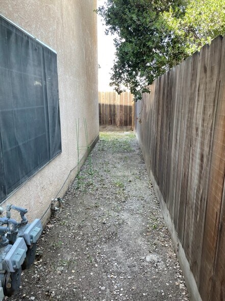 More Photos Of 218 W K St, Los Banos Apartments For Sale