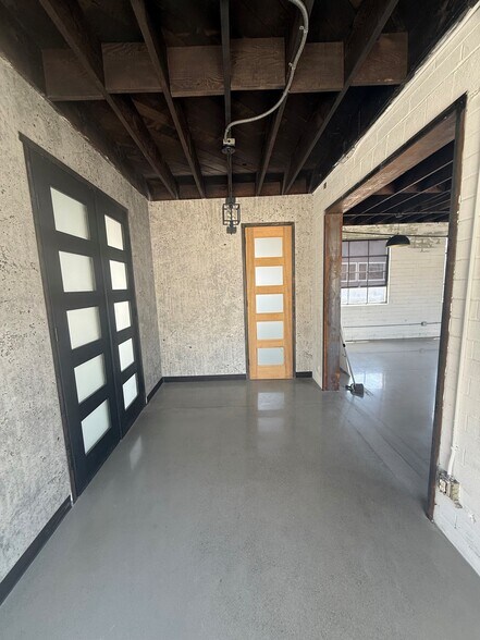 More Photos Of 8110 Commercial St, La Mesa Service For Lease