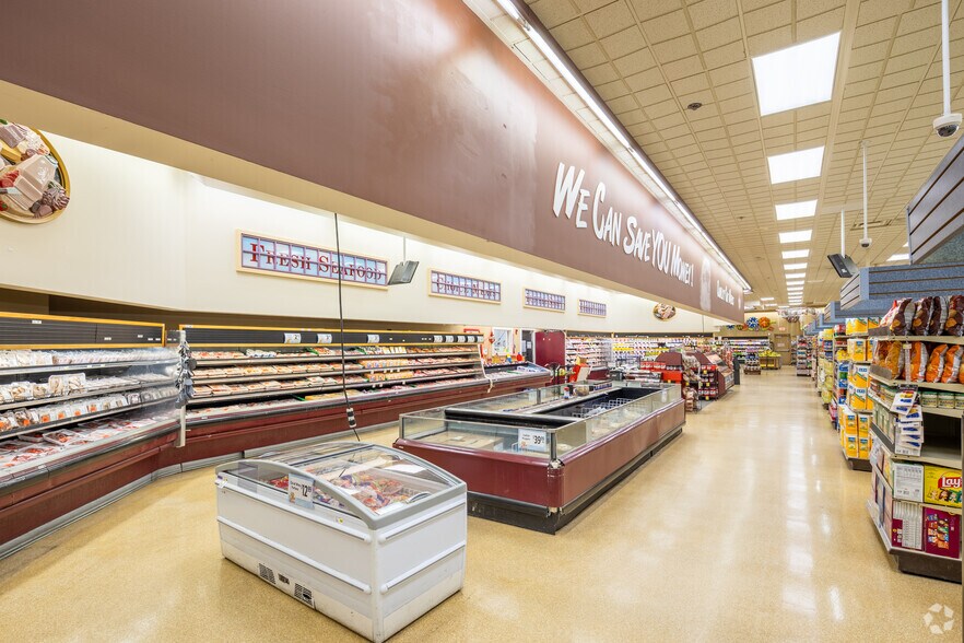 More Photos Of 208 E Mcintyre St, Mullins Supermarket For Sale