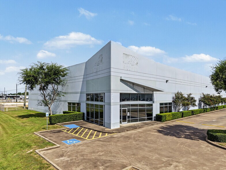 More Photos Of 10845 Strang Rd, La Porte Warehouse For Lease
