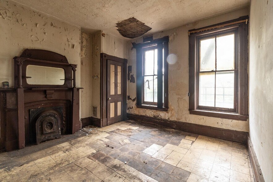 More Photos Of 2008 Colerain Ave, Cincinnati Apartments For Sale