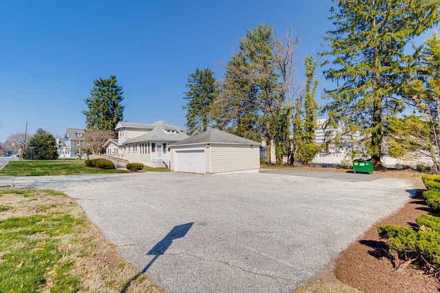 More Photos Of 407 W Pennsylvania Ave, Towson Office For Sale