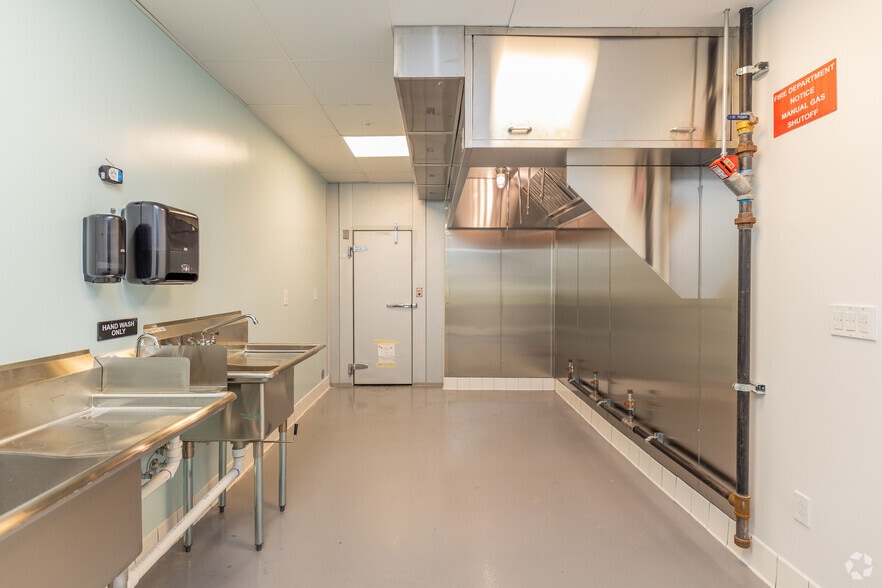 More Photos Of 2005 NW 97th Ave, Miami Freestanding For Lease