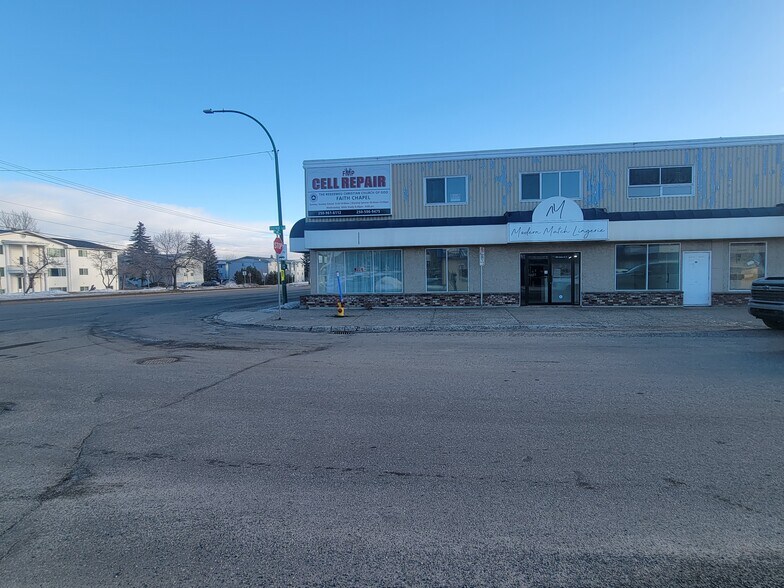 More Photos Of 3861 15th Av, Prince George Storefront Retail Office For Lease