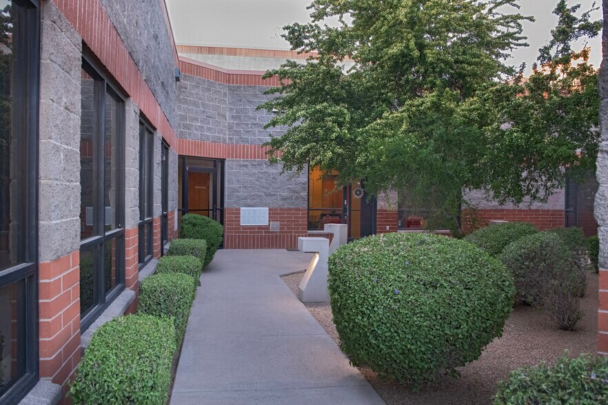 More Photos Of 7678 E Greenway Rd, Scottsdale Light Distribution For Lease