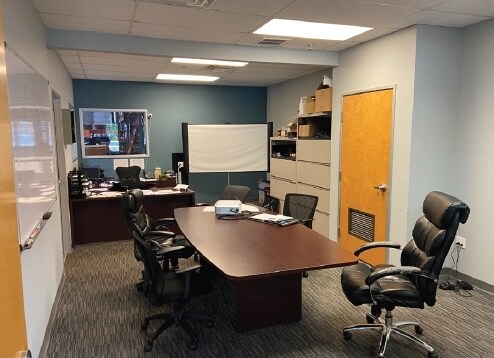 More Photos Of 23610 N 20th Dr, Phoenix Warehouse For Lease