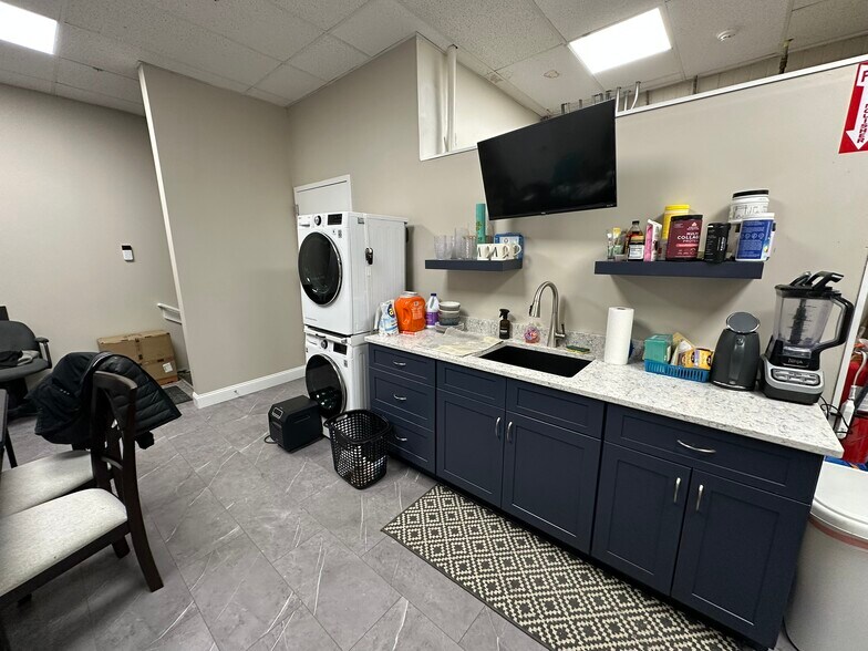 More Photos Of 198 Maine Mall Rd, South Portland General Retail For Sale