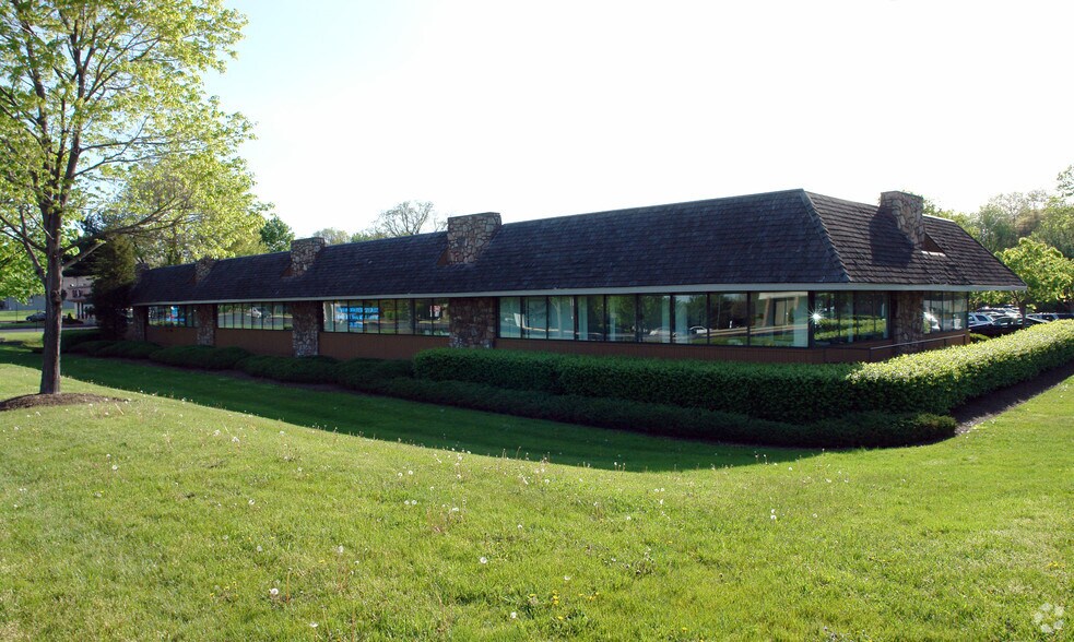 More Photos Of 283 2nd Street Pike, Southampton Office For Sale