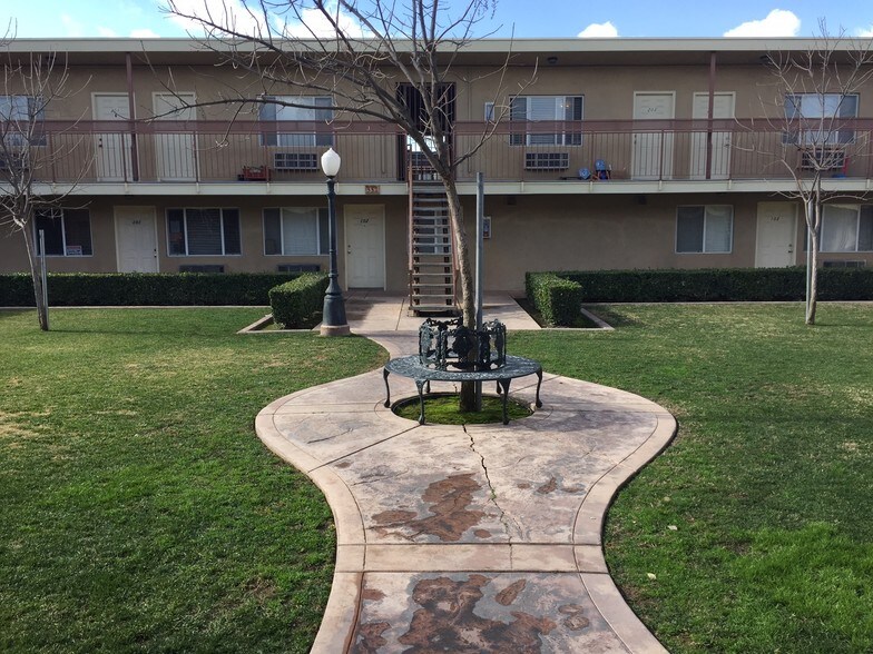 More Photos Of 532-620 N Fulton St, Fresno Apartments For Sale