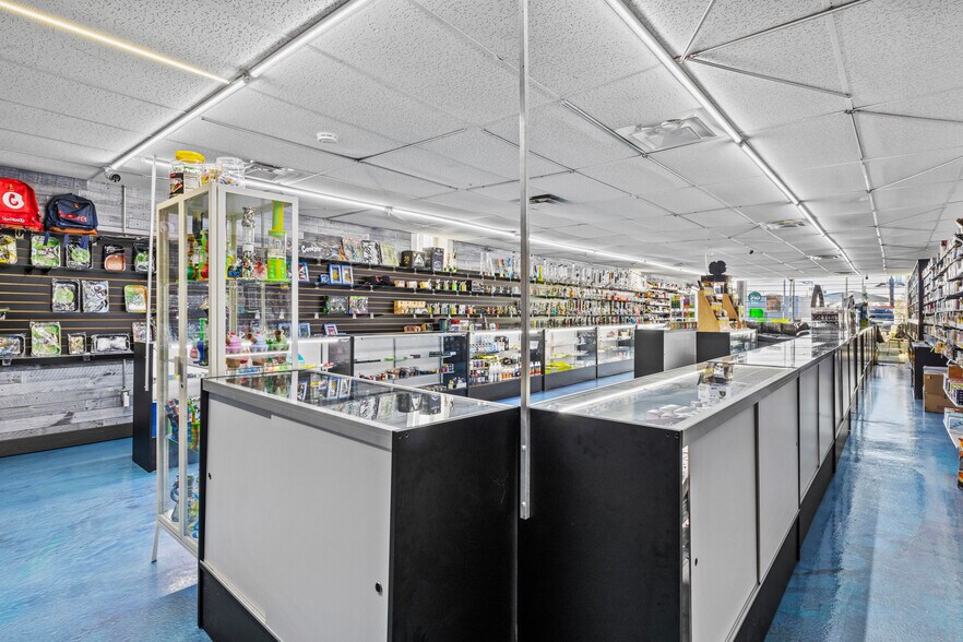 More Photos Of 1415-1419 Leestown Rd, Lexington General Retail For Sale