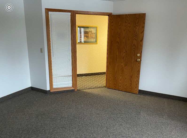 More Photos Of 1415 Lilac Dr N, Golden Valley Office For Lease