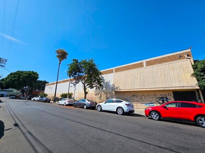 More Photos Of 123 E 35th St, Los Angeles Warehouse For Lease