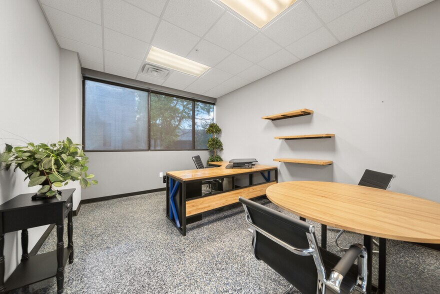 More Photos Of 210 SE 34th St, Bentonville Office For Sale