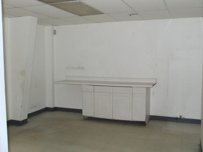 More Photos Of 876 N Lenola Rd, Moorestown Warehouse For Lease