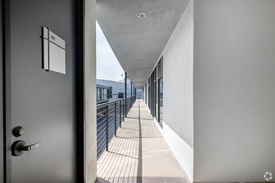 More Photos Of 1510-1512 11th St, Santa Monica Telecom Hotel Data Hosting For Lease