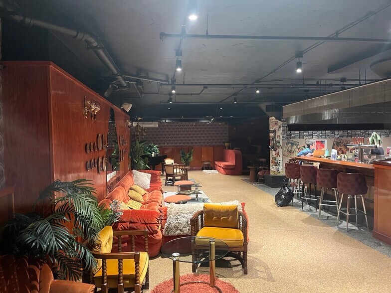 More Photos Of 2500 W Chicago Ave, Chicago Storefront For Sale