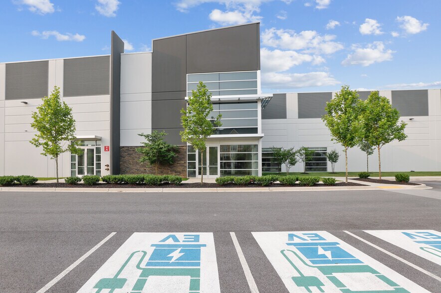 More Photos Of 4931 Executive Ct S, Frederick Unknown For Lease