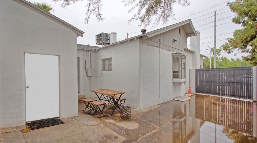 More Photos Of 131 W University Dr, Mesa Office Residential For Lease